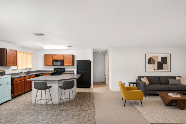 2752 Maegen Circle, Fort Worth, TX 76112