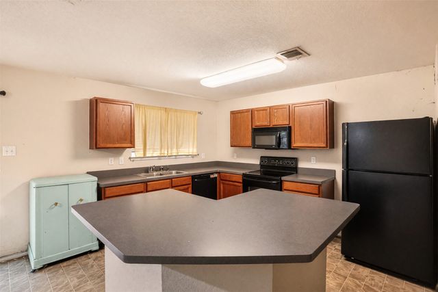 2752 Maegen Circle, Fort Worth, TX 76112