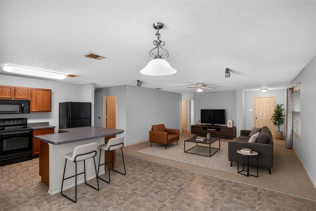 2752 Maegen Circle, Fort Worth, TX 76112
