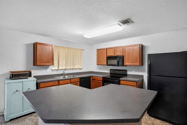 2752 Maegen Circle, Fort Worth, TX 76112
