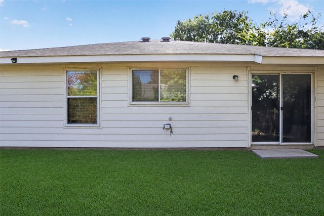2752 Maegen Circle, Fort Worth, TX 76112