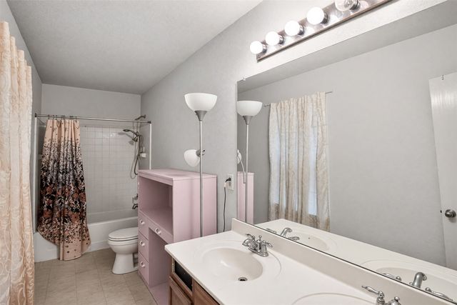 2752 Maegen Circle, Fort Worth, TX 76112