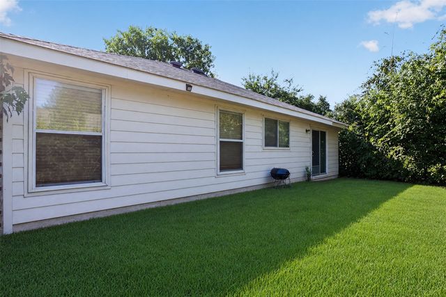 2752 Maegen Circle, Fort Worth, TX 76112