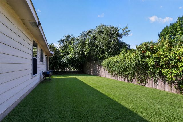 2752 Maegen Circle, Fort Worth, TX 76112