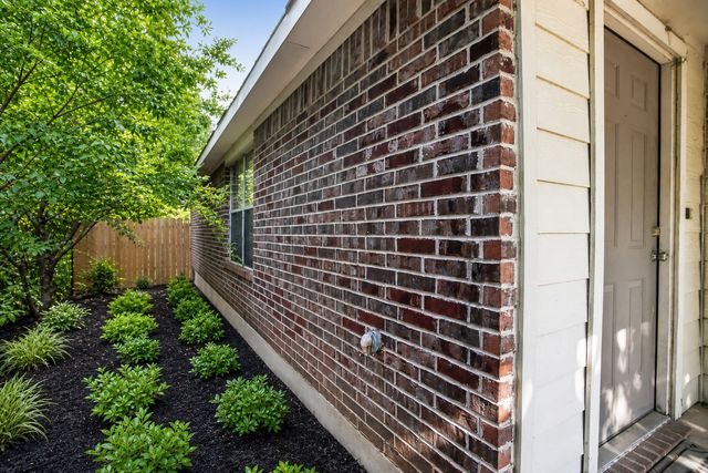 2752 Maegen Circle, Fort Worth, TX 76112