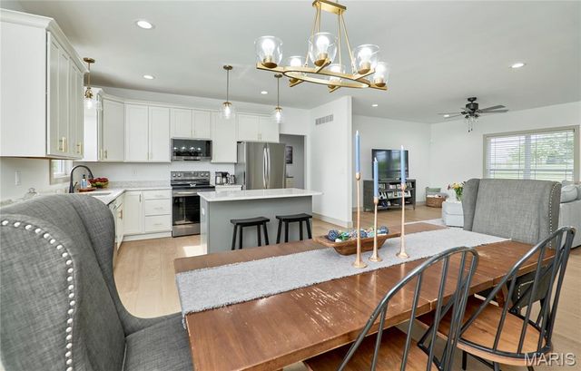 4 Ashley Lane, Hawk Point, MO 63349