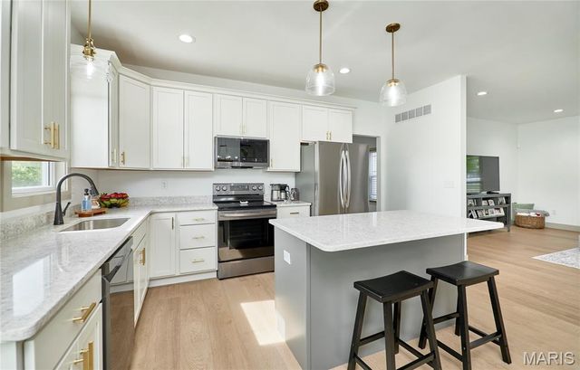 4 Ashley Lane, Hawk Point, MO 63349
