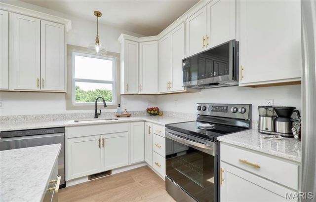 4 Ashley Lane, Hawk Point, MO 63349