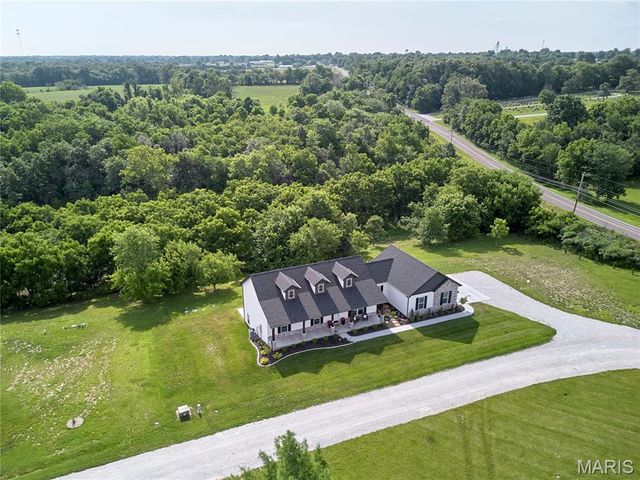 4 Ashley Lane, Hawk Point, MO 63349