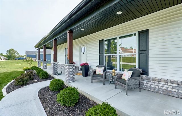 4 Ashley Lane, Hawk Point, MO 63349