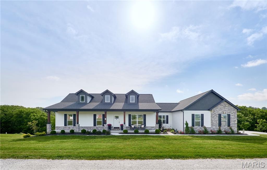 4 Ashley Lane, Hawk Point, MO 63349