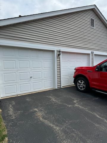 636 Mallard Court 2D, Bartlett, IL 60103