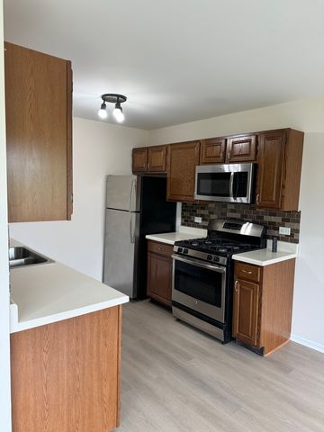 636 Mallard Court 2D, Bartlett, IL 60103