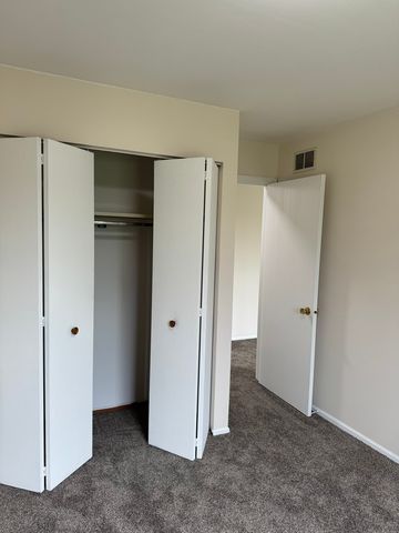 636 Mallard Court 2D, Bartlett, IL 60103