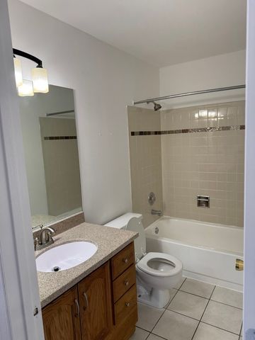 636 Mallard Court 2D, Bartlett, IL 60103