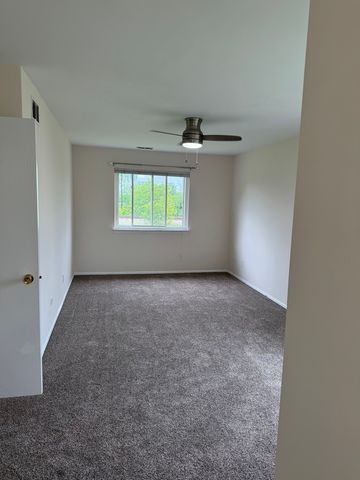636 Mallard Court 2D, Bartlett, IL 60103