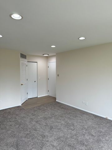 636 Mallard Court 2D, Bartlett, IL 60103