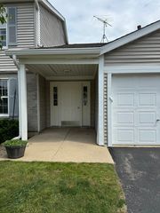 636 Mallard Court 2D, Bartlett, IL 60103