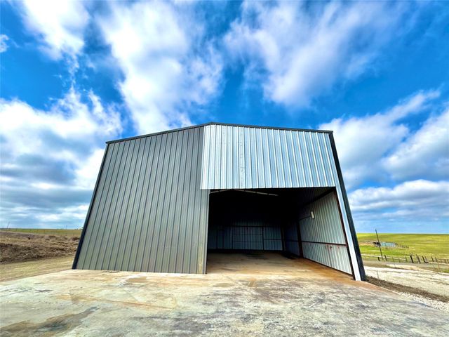 2015 County Road 455, Coupland, TX 78615
