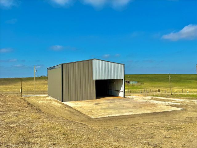 2015 County Road 455, Coupland, TX 78615