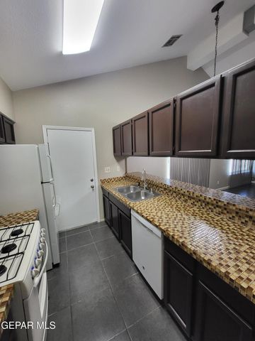 1802 FRANK SINATRA Place, El Paso, TX 79936