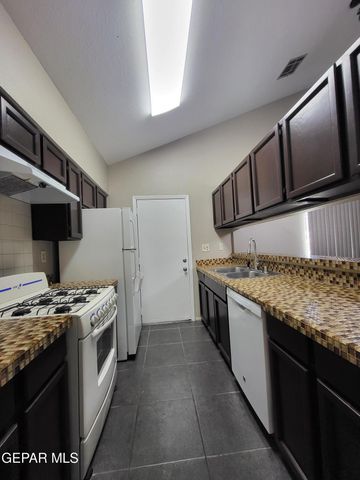 1802 FRANK SINATRA Place, El Paso, TX 79936