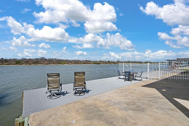 52 Fm-2031, Matagorda, TX 77414