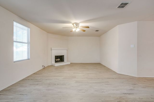1313 Lauren Drive, Burleson, TX 76028