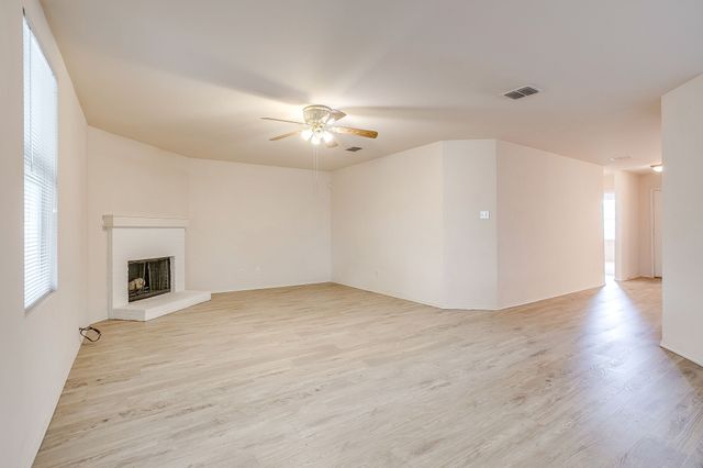 1313 Lauren Drive, Burleson, TX 76028