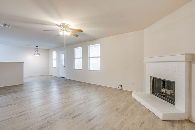 1313 Lauren Drive, Burleson, TX 76028