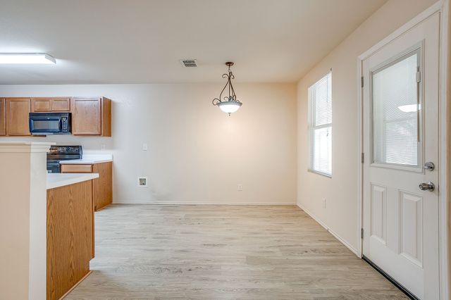 1313 Lauren Drive, Burleson, TX 76028