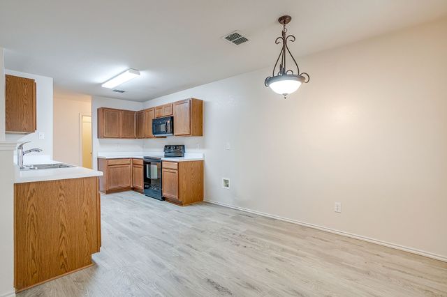 1313 Lauren Drive, Burleson, TX 76028