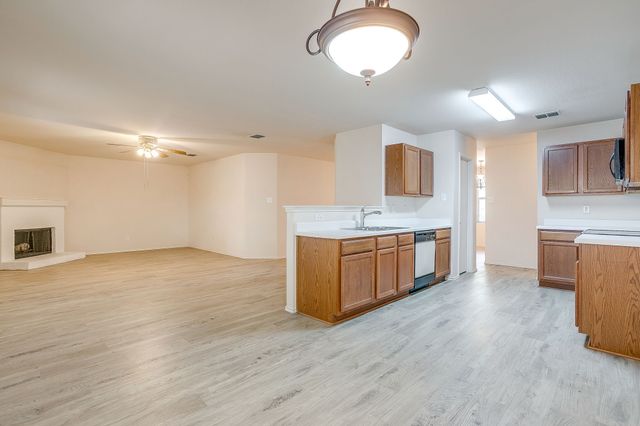 1313 Lauren Drive, Burleson, TX 76028