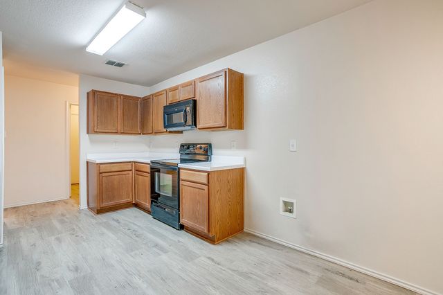 1313 Lauren Drive, Burleson, TX 76028