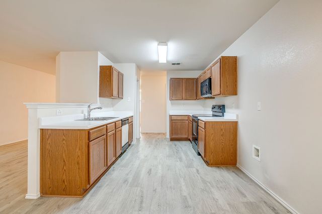 1313 Lauren Drive, Burleson, TX 76028