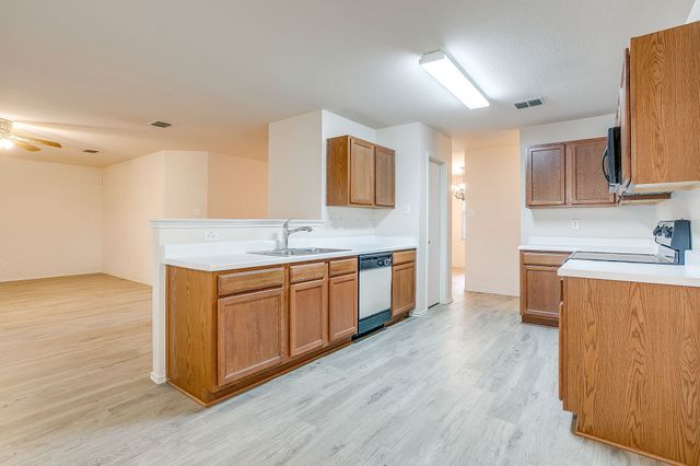 1313 Lauren Drive, Burleson, TX 76028