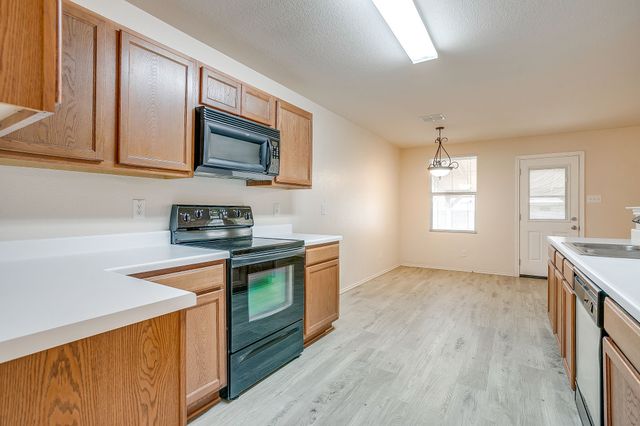 1313 Lauren Drive, Burleson, TX 76028