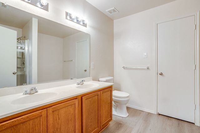 1313 Lauren Drive, Burleson, TX 76028