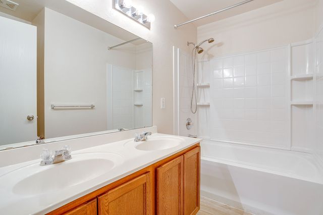 1313 Lauren Drive, Burleson, TX 76028