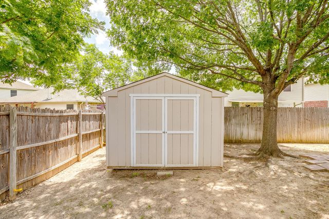 1313 Lauren Drive, Burleson, TX 76028