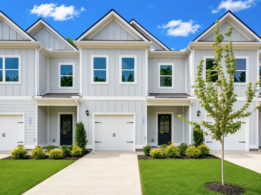 141 Ironhorse Way, Dickson, TN 37055