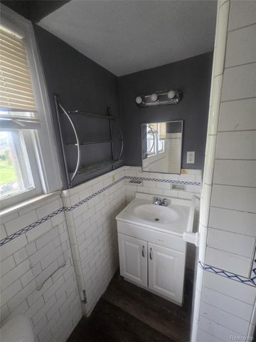 16171 Washburn Street, Detroit, MI 48221