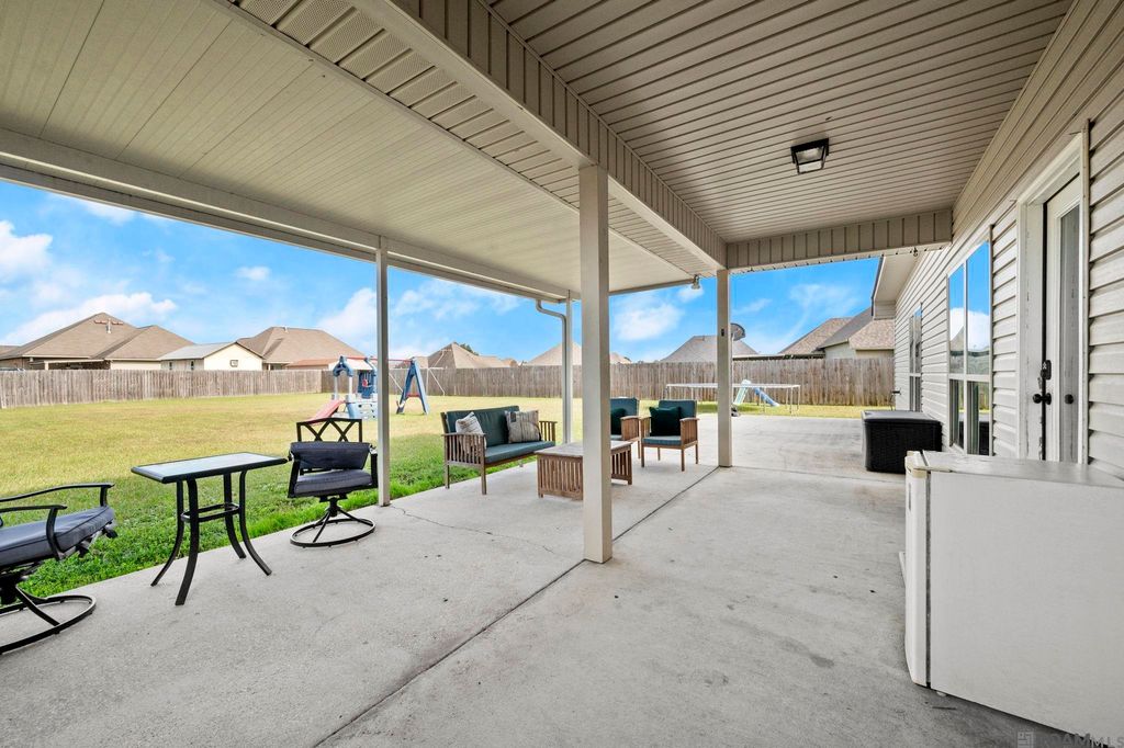 42332 Devall Rd, Prairieville, LA 70769