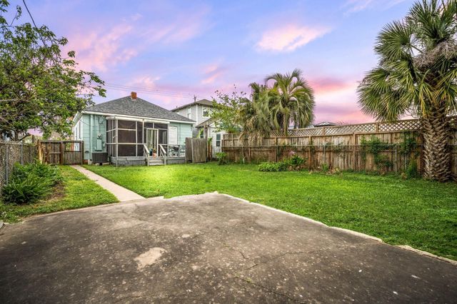 3529 Avenue S, Galveston, TX 77550