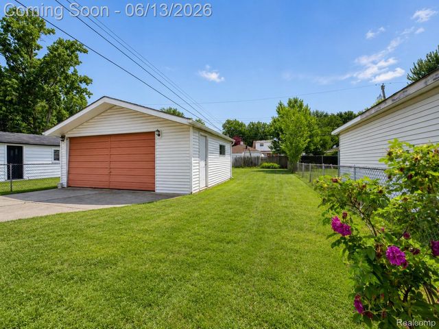 23012 Allor Street, St. Clair Shores, MI 48082
