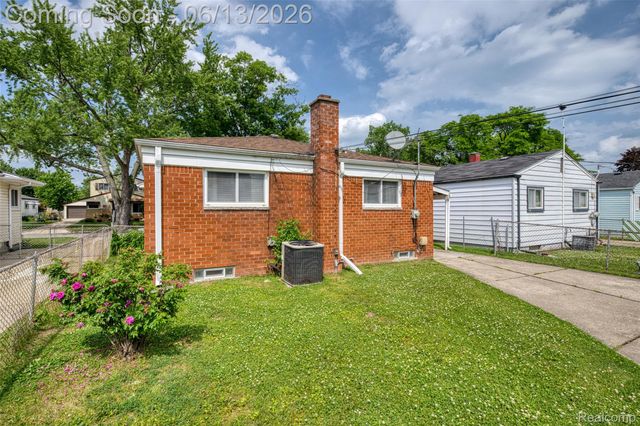 23012 Allor Street, St. Clair Shores, MI 48082