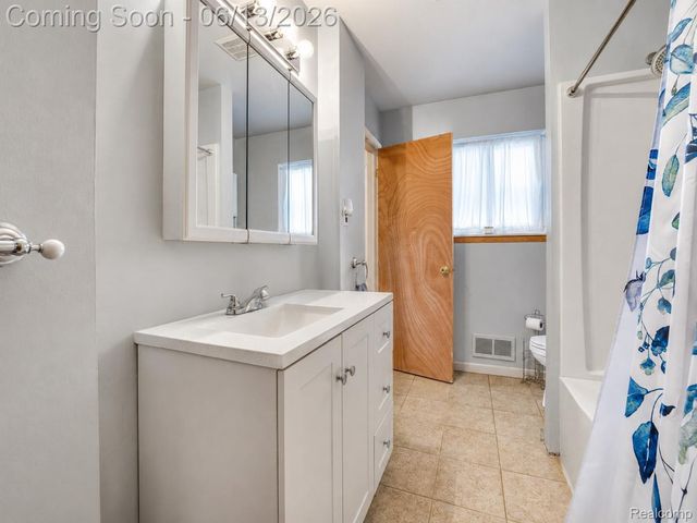 23012 Allor Street, St. Clair Shores, MI 48082