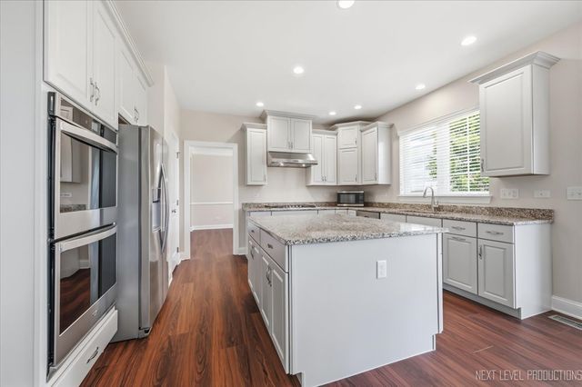 3615 Tournament Drive, Elgin, IL 60124