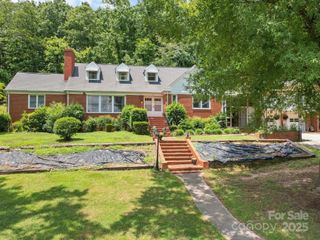 401 N Inman Avenue, Bessemer City, NC 28016