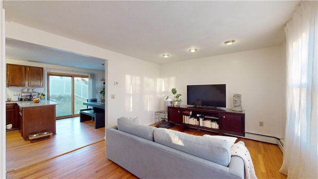 19 Pavilion Court, Cranston, RI 02920